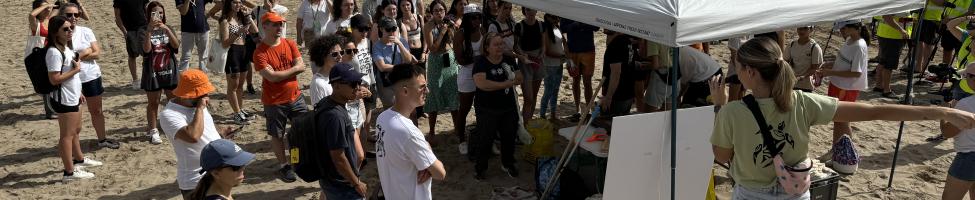 Over 200 participants in a public awareness activity at La Malvarrosa beach (Valencia)