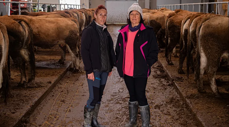 Barbara Aguilar and Ovidia Díez,  livestock farmers in Candanedo de Fenar Barbara Aguilar and Ovidia Díez,  livestock farmers in Candanedo de Fenar